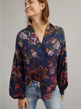 Women’s Pilcro Evika Navy Floral Buttondown size Medium by Anthropologie
